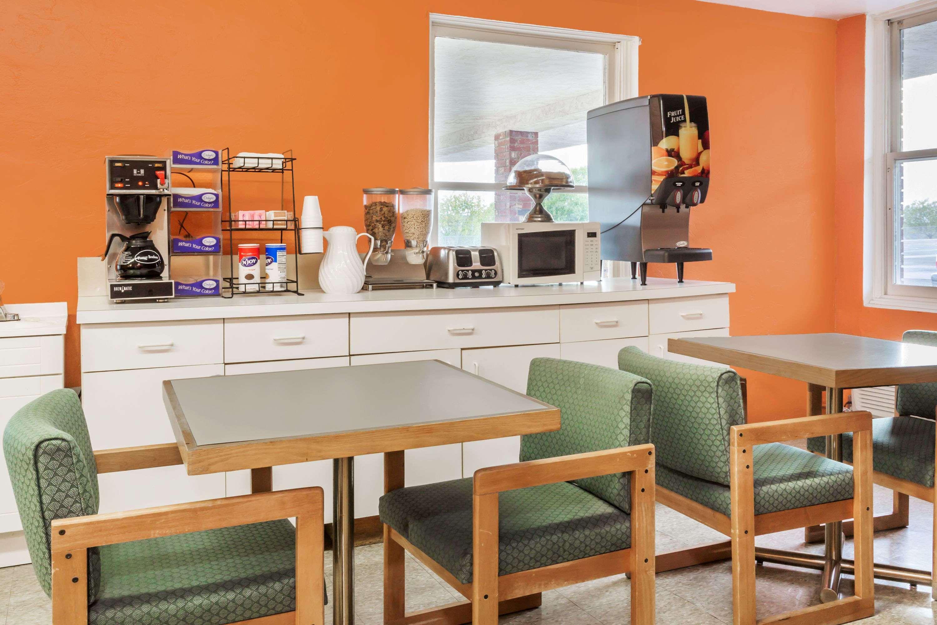 Americas Best Value Inn Уендоувър Екстериор снимка