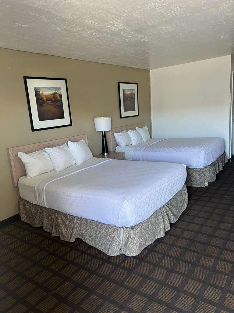 Americas Best Value Inn Уендоувър Стая снимка
