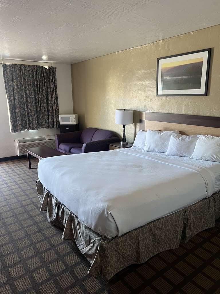 Americas Best Value Inn Уендоувър Стая снимка
